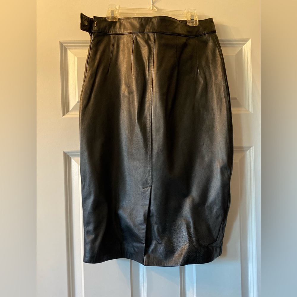 Black leather pencil skirt 28” waste & 25” long. Genuine leather. Sz 4 - Picture 2 of 11